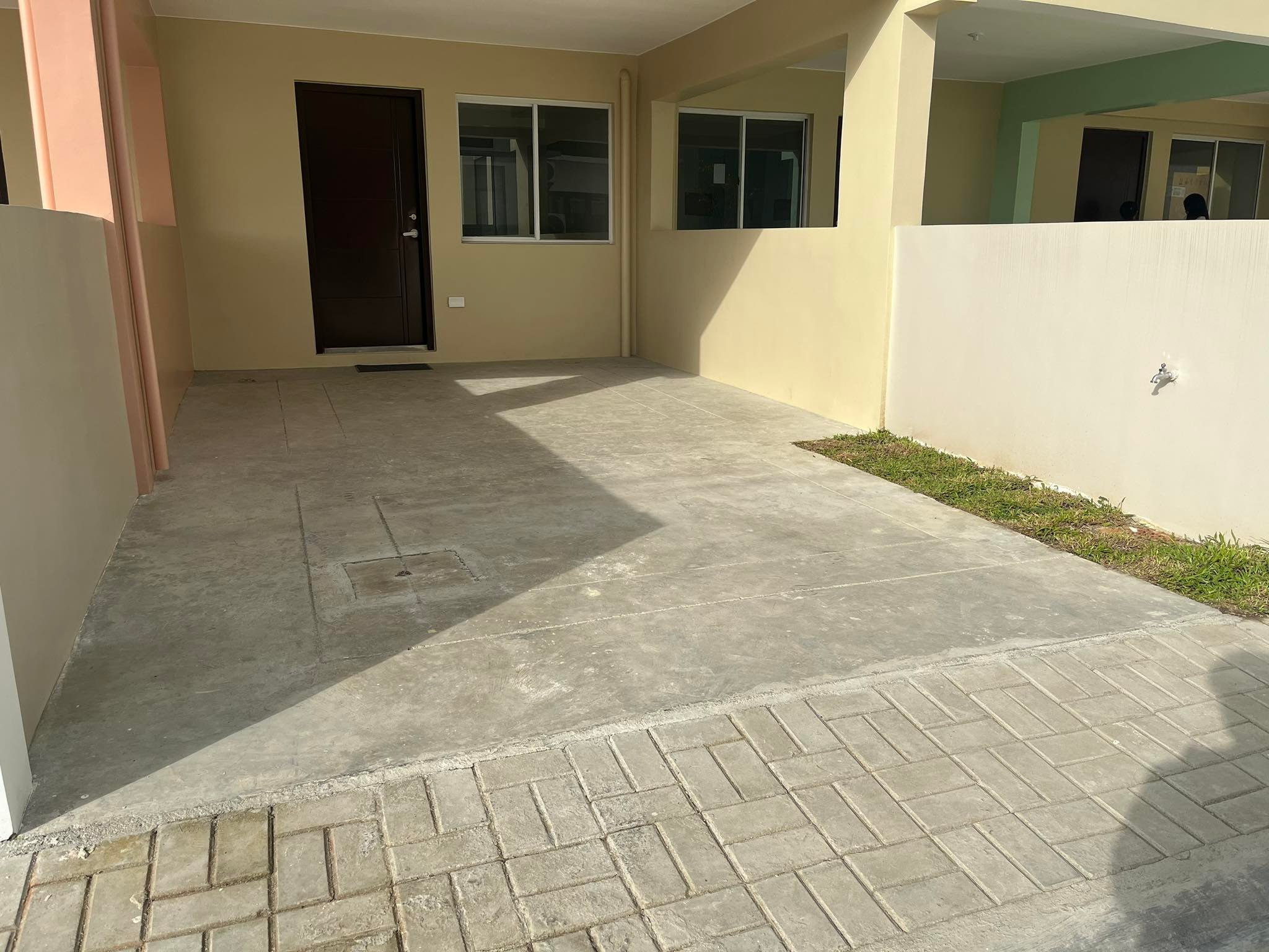 NEUVILLE TOWNHOUSE